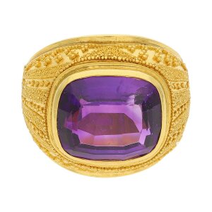 Ring 900/000 Gold mit Amethyst getragen 25320837