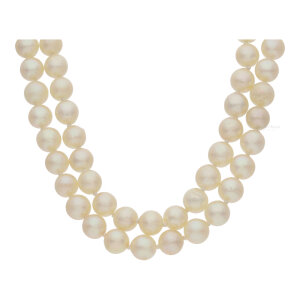 Perlenkette 2-Reihig 750/000 (18 Karat) Weißgold mit Rubin und Akoya Zuchtperlen, getragen 25321080
