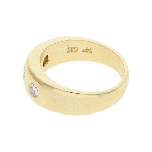 Ring 750/000 (18 Karat) Gold mit Brillanten getragen...