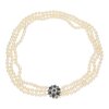 Perlenkette 585/000 (14 Karat) Gelbgold und Weißgold mit Saphir und Diamanten, getragen 25322546