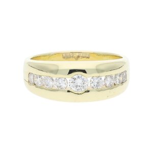 Ring 585/000 (14 Karat) Gold mit Brillanten, getragen...