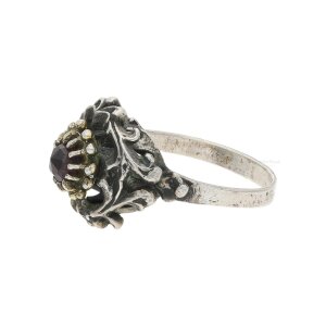 Trachten Ring mit Granat aus 835/000 geschwärztem Silber, Second Hand, getragen
