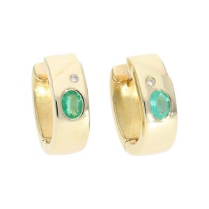 Creolen 585 Gold Smaragd 0,04 ct Brillanten getragen...